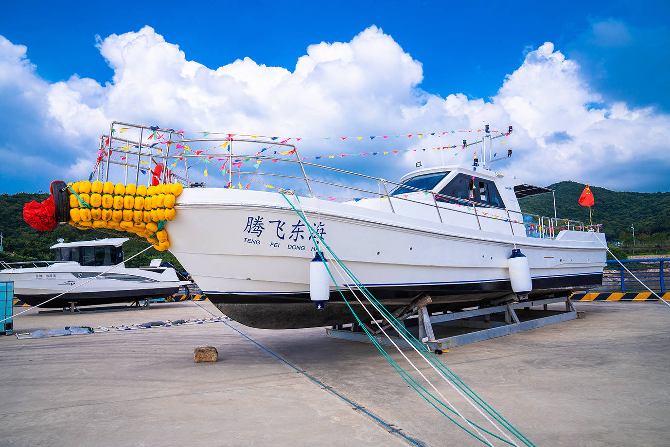 杭州亚运会亚帆中心首艘私人游艇下海，开启全新海洋生活